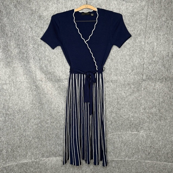 Nina Leonard Navy Blue Sweater Dress with Scalloped Detail- Sz‎ S - Picture 1 of 8